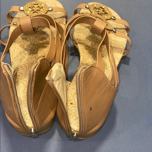 Tan sandals - Picture 3 of 3